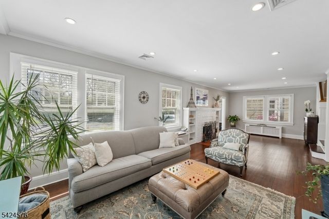 582 Sherwood Pkwy, Westfield Town, NJ 07090