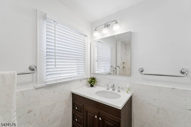 582 Sherwood Pkwy, Westfield Town, NJ 07090
