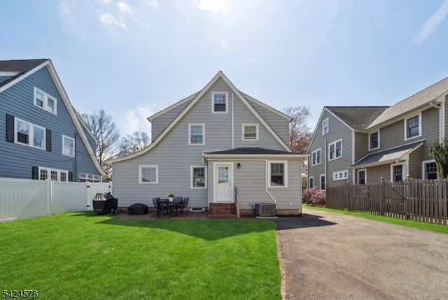582 Sherwood Pkwy, Westfield Town, NJ 07090