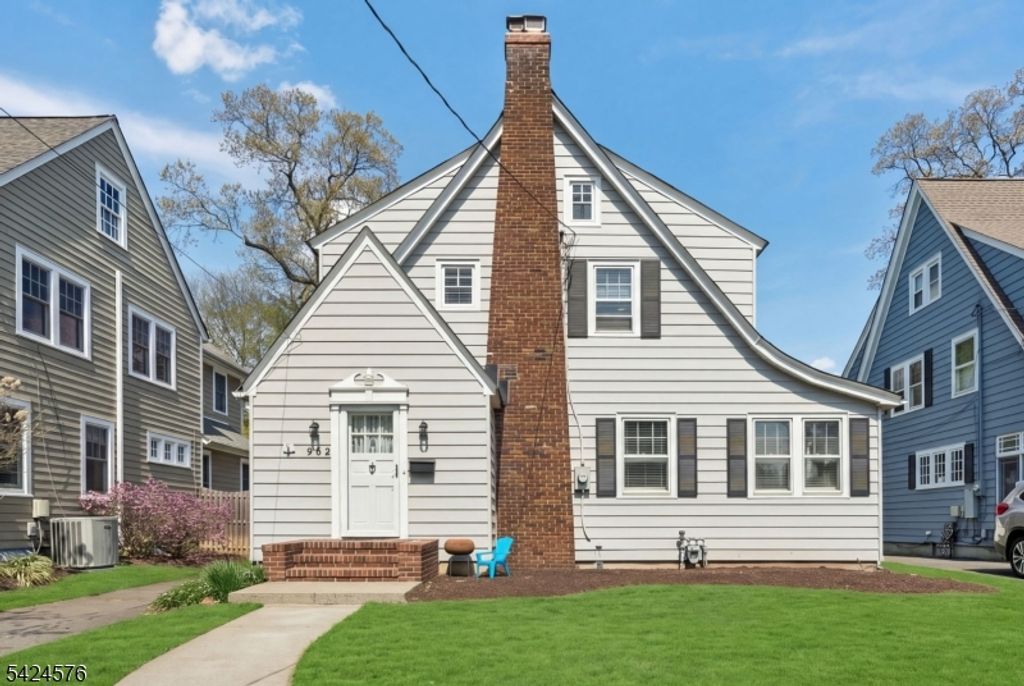 582 Sherwood Pkwy, Westfield Town, NJ 07090