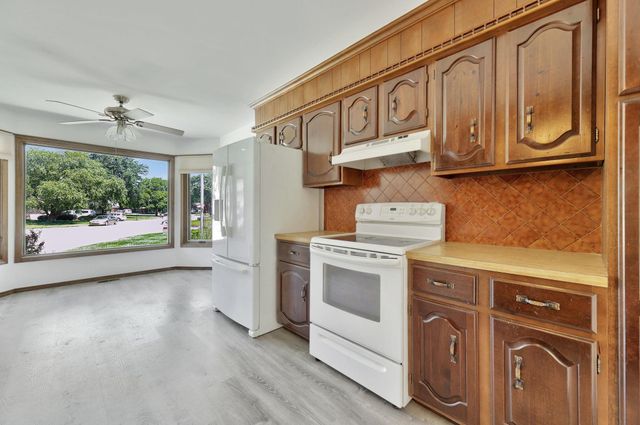 2534 S YELLOWSTONE CIR, Wichita, KS 67215