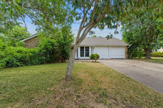 2405 Grace ST, Taylor, TX 76574