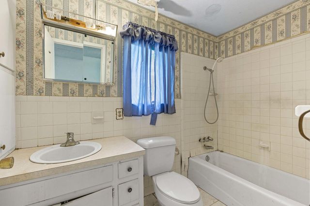 2405 Grace ST, Taylor, TX 76574