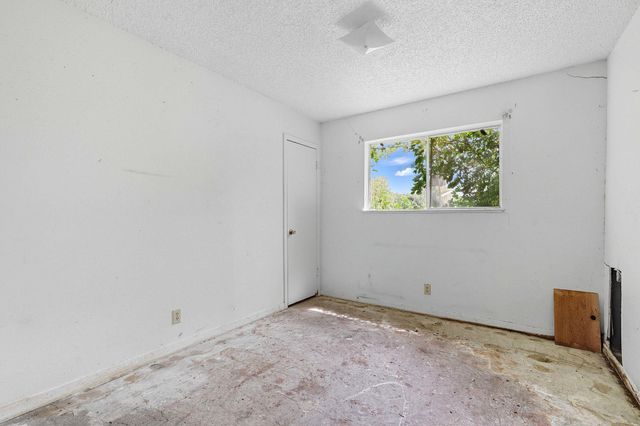 2405 Grace ST, Taylor, TX 76574