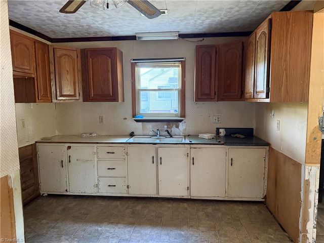 811 Leonard Road, Lexington, NC 27295