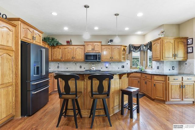 9406 Granville Parkway, La Vista, NE 68128