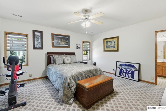 9406 Granville Parkway, La Vista, NE 68128