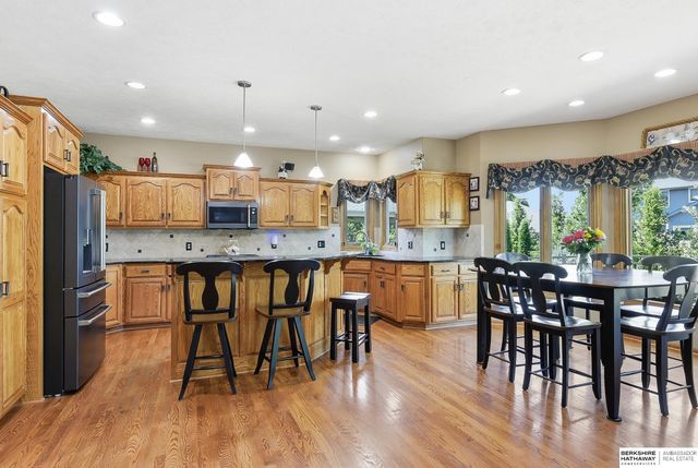 9406 Granville Parkway, La Vista, NE 68128