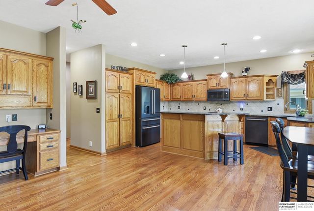 9406 Granville Parkway, La Vista, NE 68128
