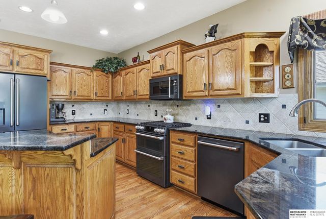 9406 Granville Parkway, La Vista, NE 68128