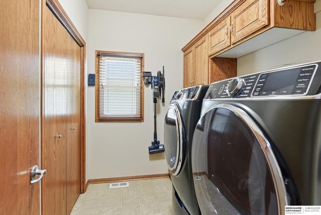 9406 Granville Parkway, La Vista, NE 68128