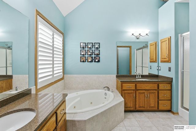 9406 Granville Parkway, La Vista, NE 68128