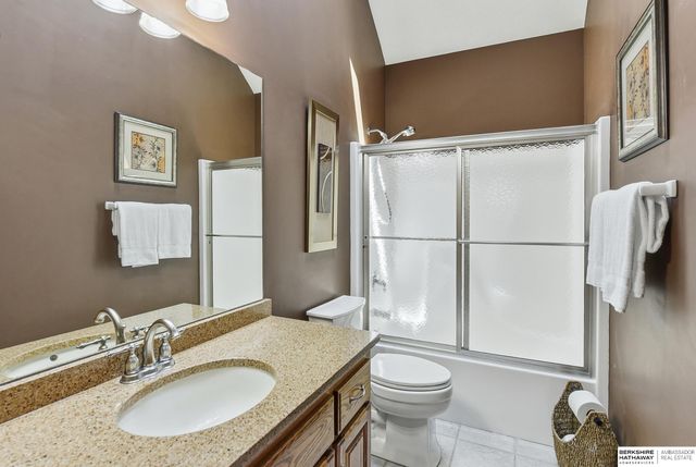 9406 Granville Parkway, La Vista, NE 68128