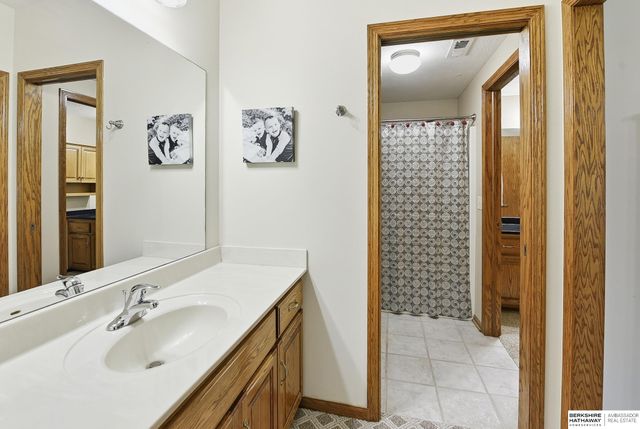 9406 Granville Parkway, La Vista, NE 68128