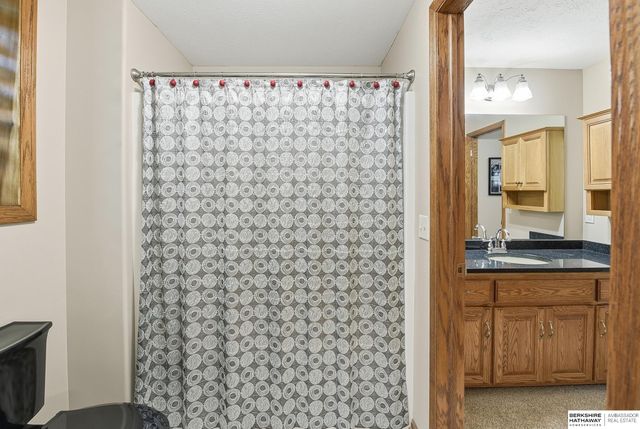 9406 Granville Parkway, La Vista, NE 68128