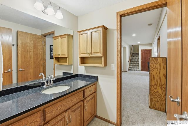 9406 Granville Parkway, La Vista, NE 68128