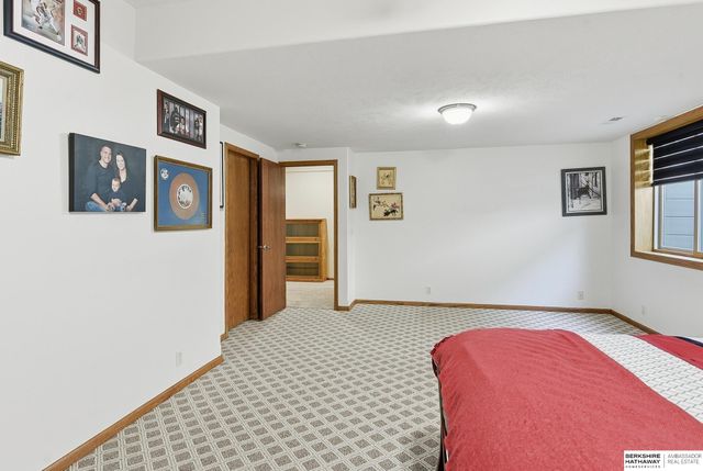 9406 Granville Parkway, La Vista, NE 68128
