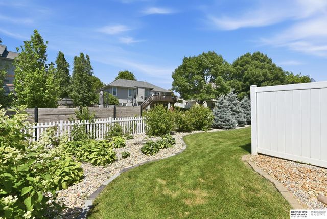9406 Granville Parkway, La Vista, NE 68128