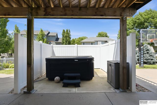 9406 Granville Parkway, La Vista, NE 68128