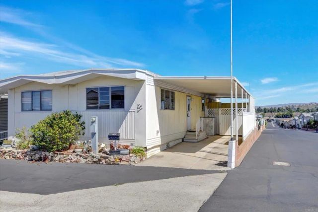 287 Robin Lane, Oceanside, CA 92057