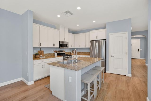 3081 Ardley Dr, Roseville, CA 95747