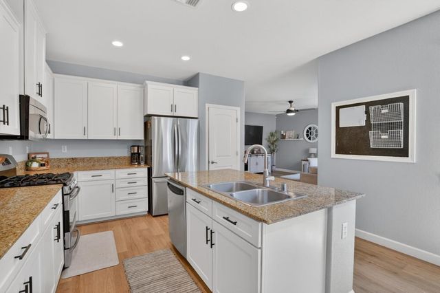 3081 Ardley Dr, Roseville, CA 95747