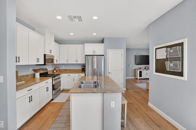 3081 Ardley Dr, Roseville, CA 95747