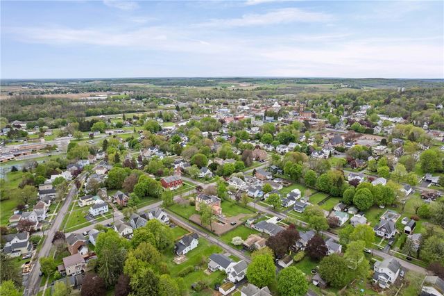 12 Mirick Pl, Lyons, NY 14489