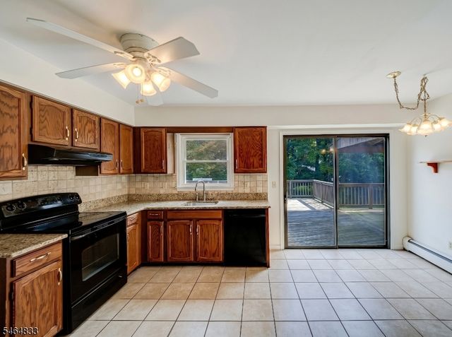 8 Kerry Pl, Mount Olive Twp., NJ 07836