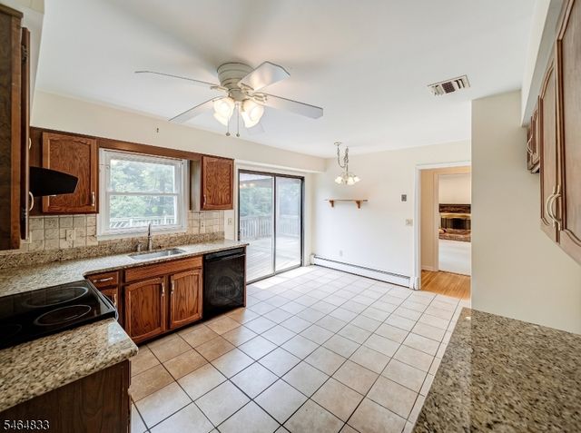 8 Kerry Pl, Mount Olive Twp., NJ 07836