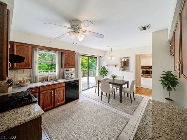 8 Kerry Pl, Mount Olive Twp., NJ 07836