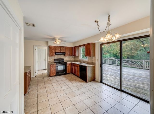 8 Kerry Pl, Mount Olive Twp., NJ 07836