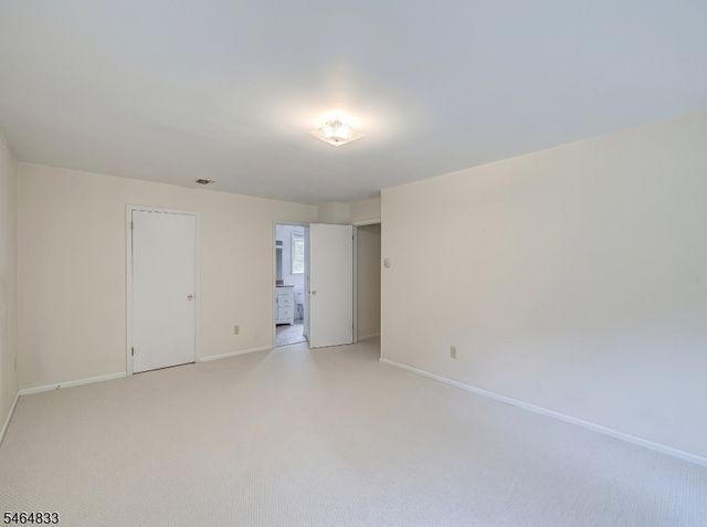 8 Kerry Pl, Mount Olive Twp., NJ 07836