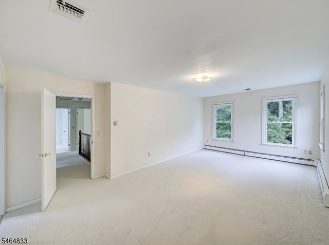 8 Kerry Pl, Mount Olive Twp., NJ 07836
