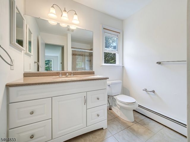 8 Kerry Pl, Mount Olive Twp., NJ 07836