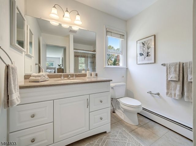 8 Kerry Pl, Mount Olive Twp., NJ 07836