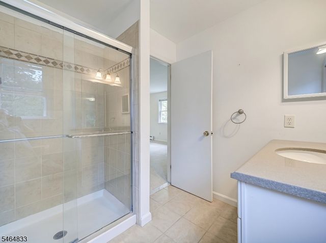 8 Kerry Pl, Mount Olive Twp., NJ 07836