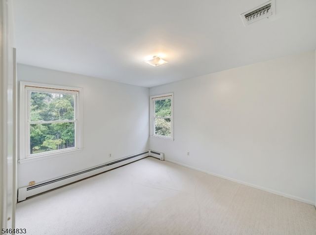 8 Kerry Pl, Mount Olive Twp., NJ 07836