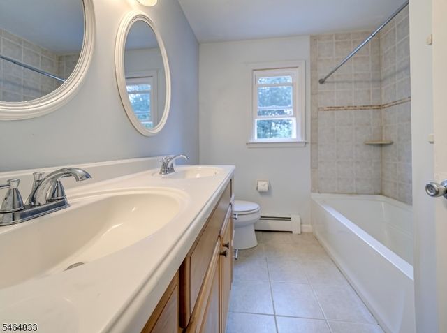 8 Kerry Pl, Mount Olive Twp., NJ 07836
