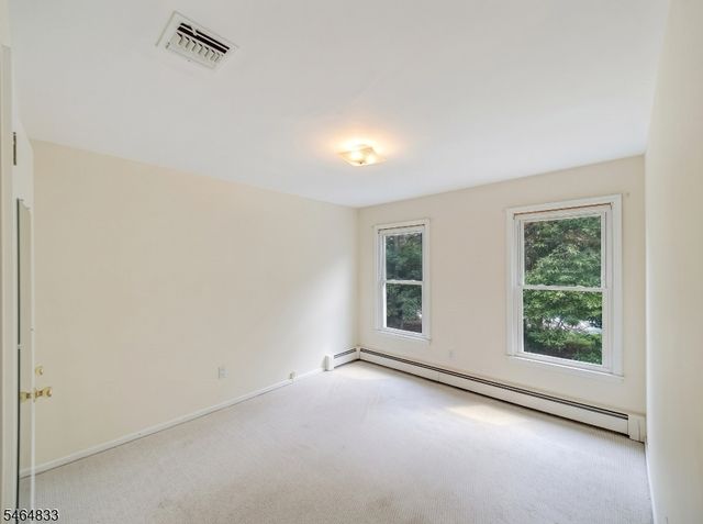 8 Kerry Pl, Mount Olive Twp., NJ 07836