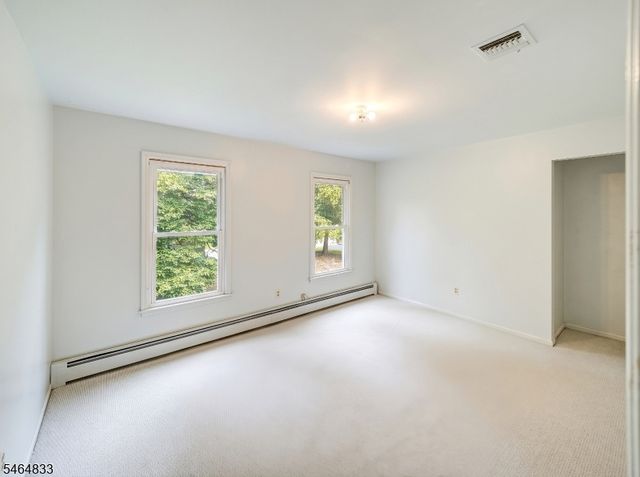 8 Kerry Pl, Mount Olive Twp., NJ 07836