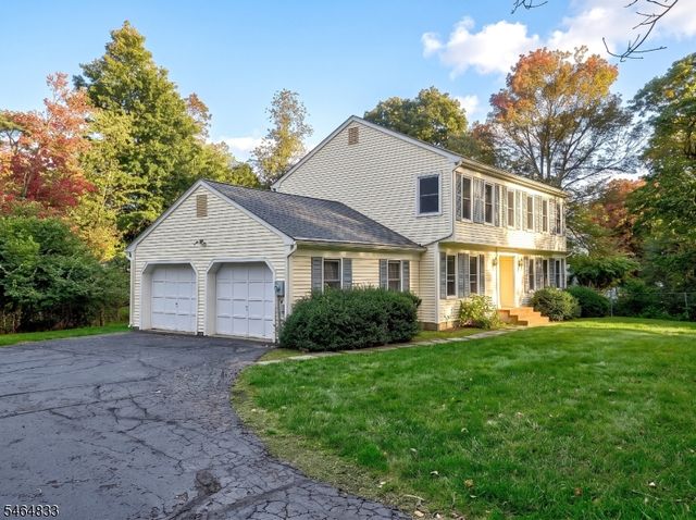 8 Kerry Pl, Mount Olive Twp., NJ 07836