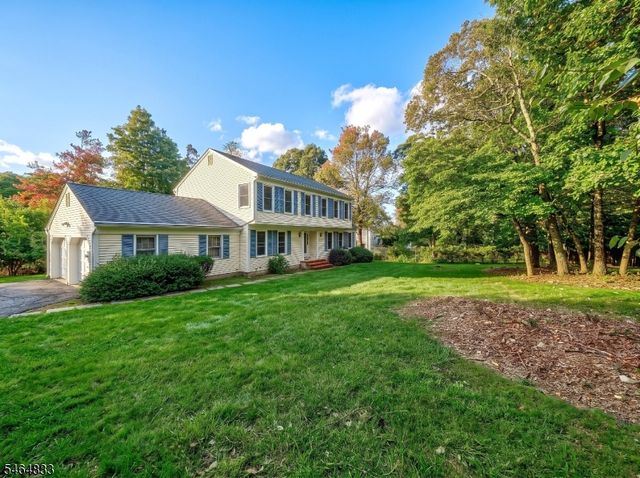 8 Kerry Pl, Mount Olive Twp., NJ 07836