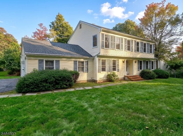 8 Kerry Pl, Mount Olive Twp., NJ 07836