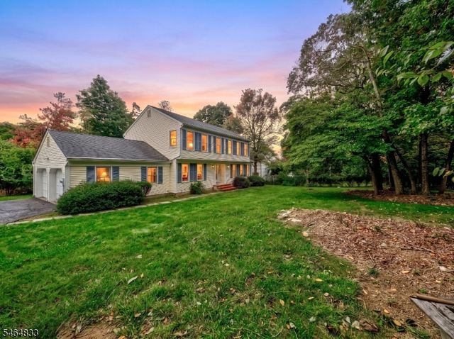 8 Kerry Pl, Mount Olive Twp., NJ 07836