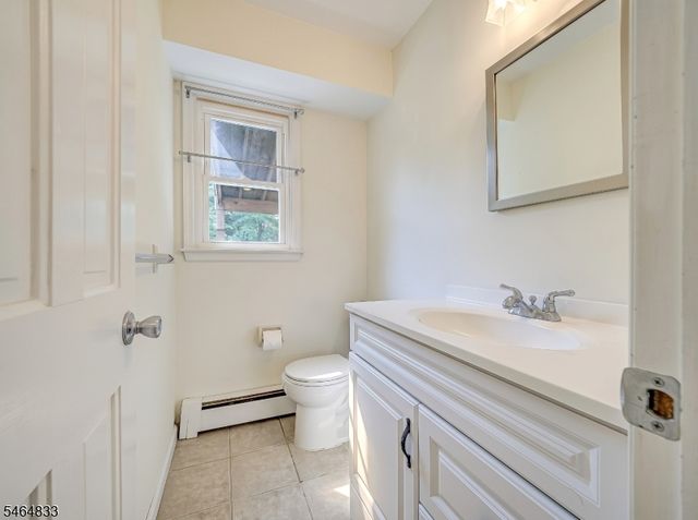 8 Kerry Pl, Mount Olive Twp., NJ 07836