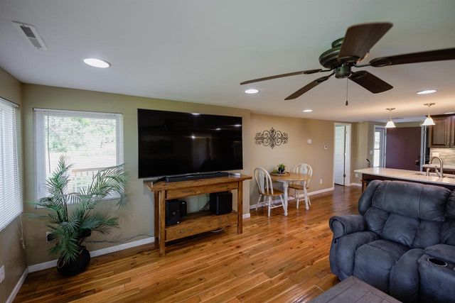 8096 CHANNEL LANE, Omro, WI 54963