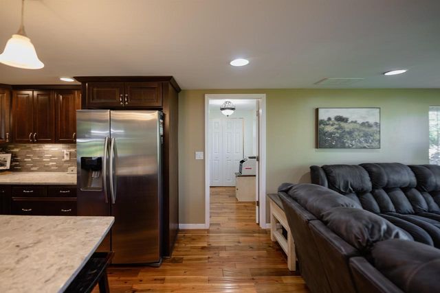 8096 CHANNEL LANE, Omro, WI 54963