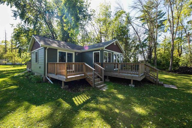 8096 CHANNEL LANE, Omro, WI 54963