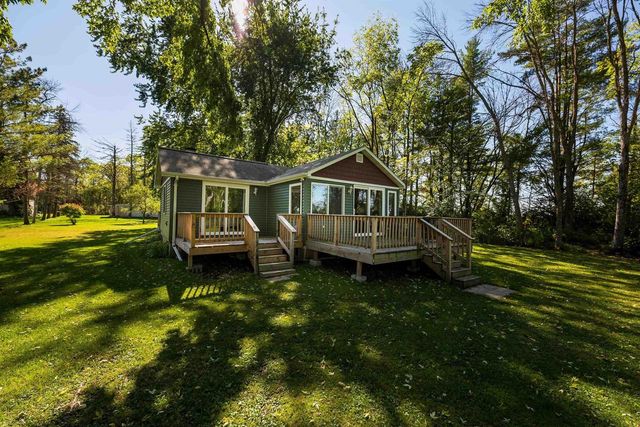 8096 CHANNEL LANE, Omro, WI 54963